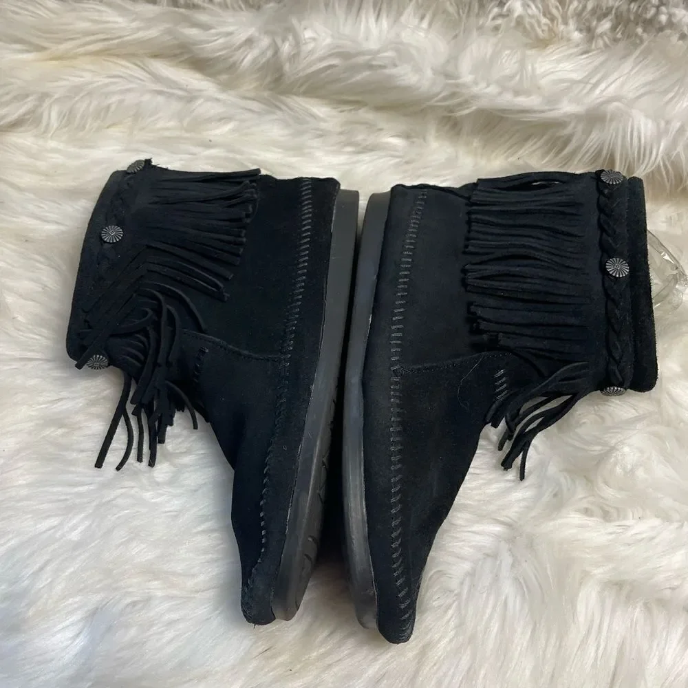 Minnetonka leather suede Black Fringed Boot Moccasin back zipper rubber sole SZ9